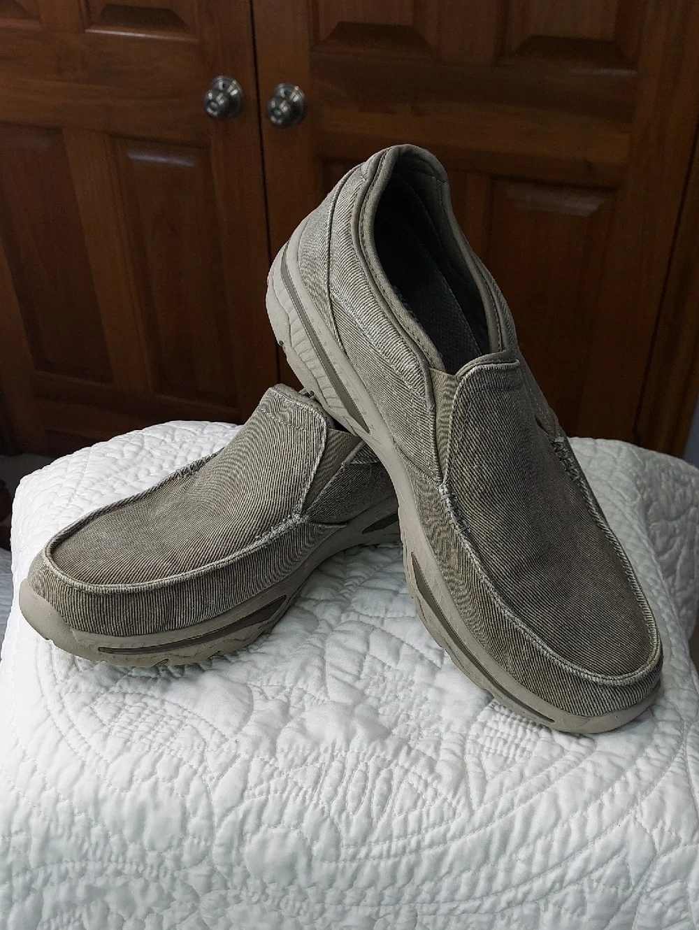 Skechers Men's Slip-On Canvas Loafers in Taupe, Relaxed Fit, Size 10, Like New - Picture 4 of 12